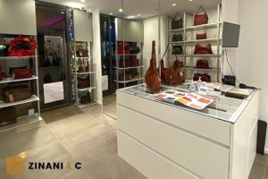 Read more about the article Arredare un negozio con eleganza: mobili su misura, armadi e scaffali