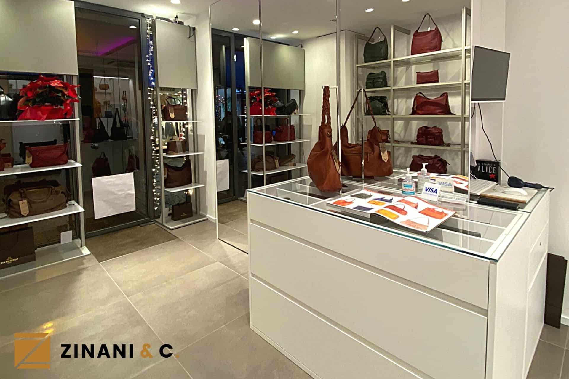 Read more about the article Arredare un negozio con eleganza: mobili su misura, armadi e scaffali