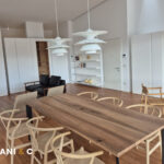 Casa arredata su misura: eleganza del legno e qualità dei materiali